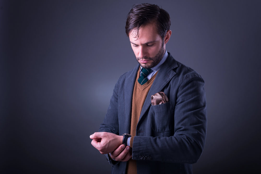 Elegant und modern gekleideter Mann