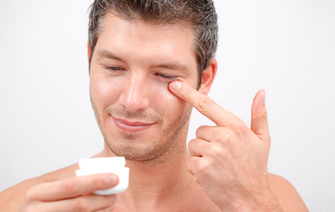 Augenpflege – Tipps gegen Augenringe, Tränensäcke und Krähenfüße